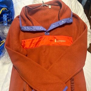 Cotopaxi pull over never worn
